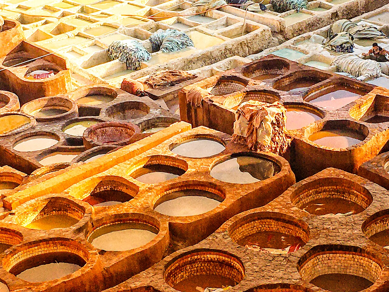 Fès — tanneries Chouara traditionnelles